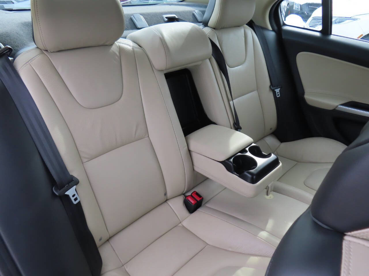 Used 2012 Volvo S60 T5 image 39