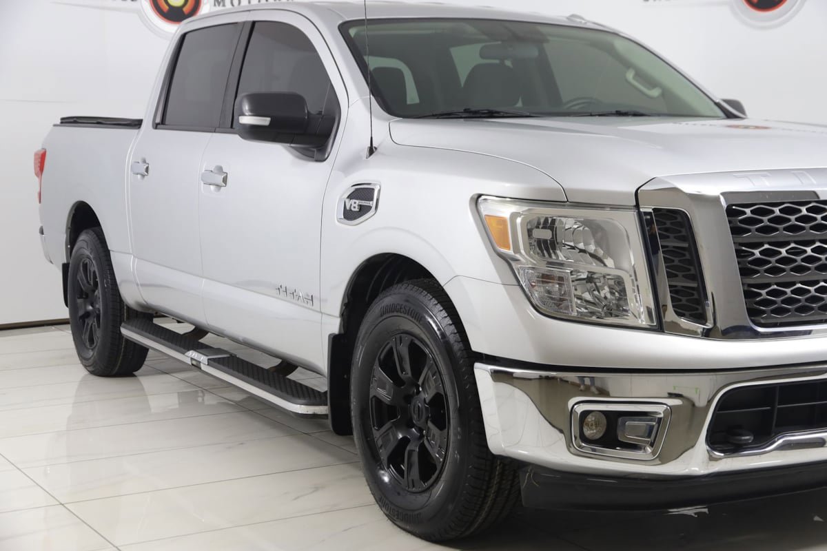 Used 2017 Nissan Titan SV AWD/4WD image 34