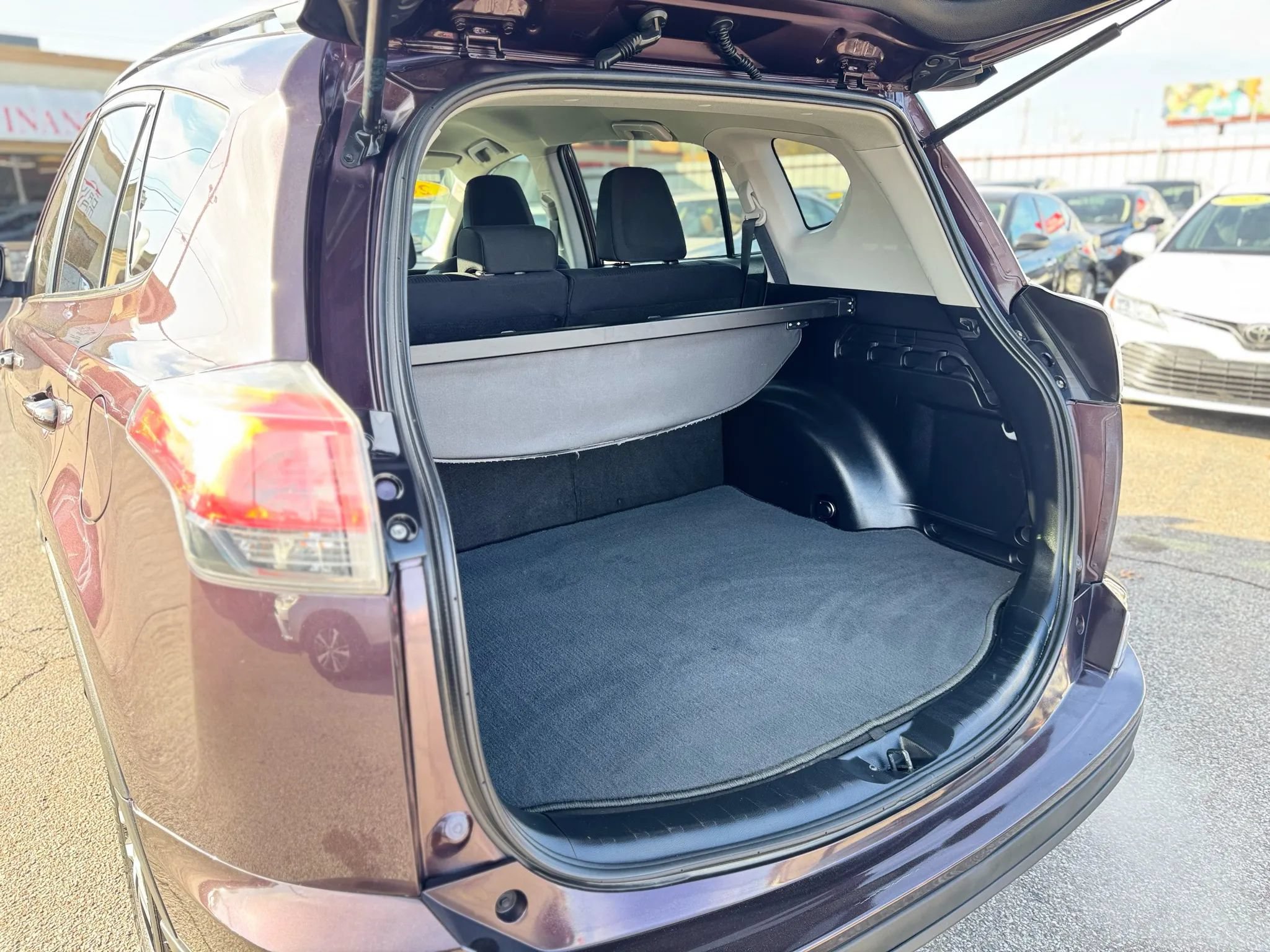 Used 2017 Toyota RAV4 LE FWD image 27