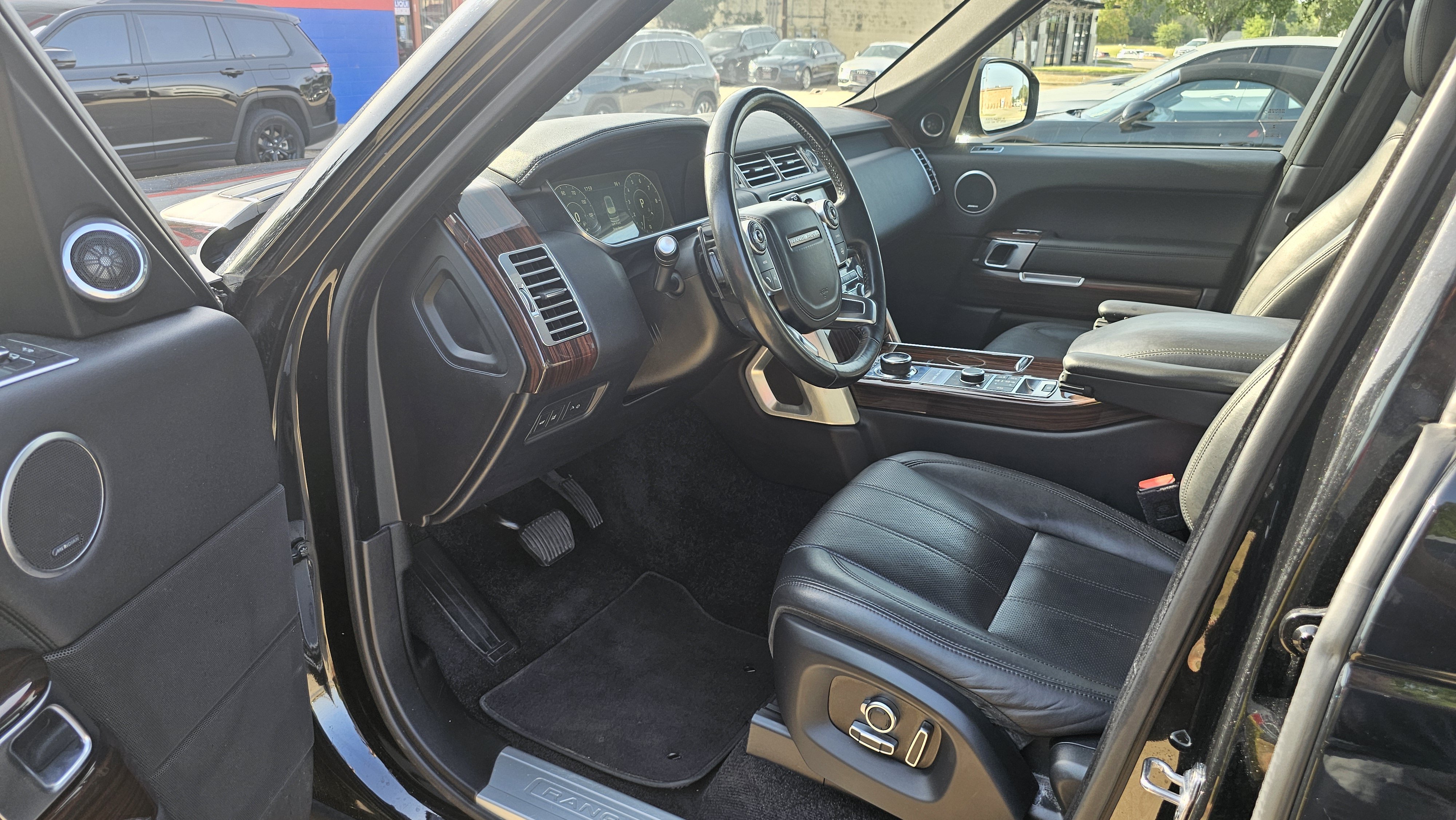 Used 2017 Land Rover Range Rover HSE AWD/4WD image 22