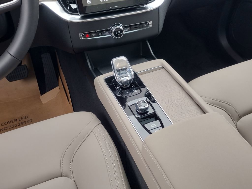 New 2026 Volvo XC90 B6 Plus w/ Protection Package Premier image 30