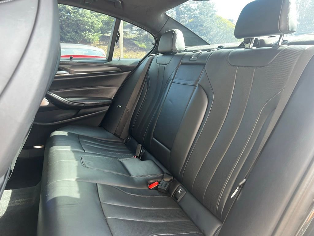 Used 2018 BMW M5 image 16