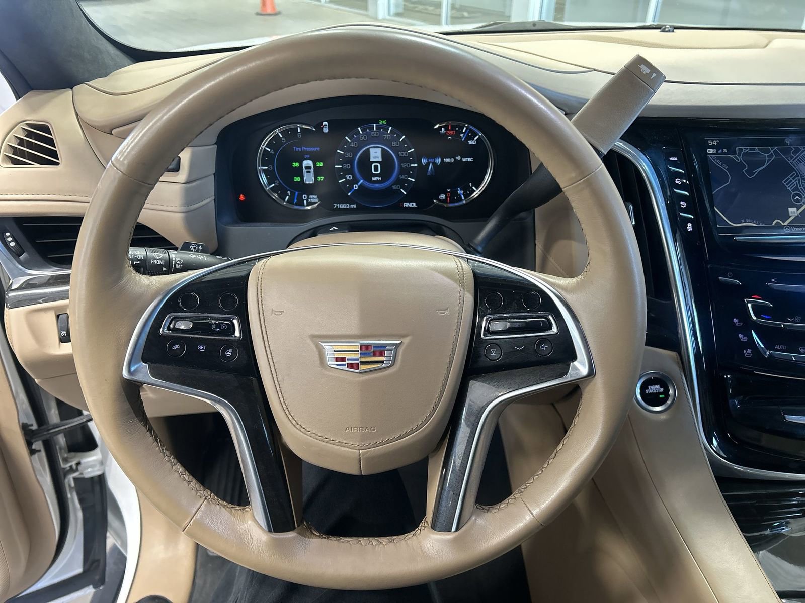 Used 2018 Cadillac Escalade Platinum AWD/4WD image 16