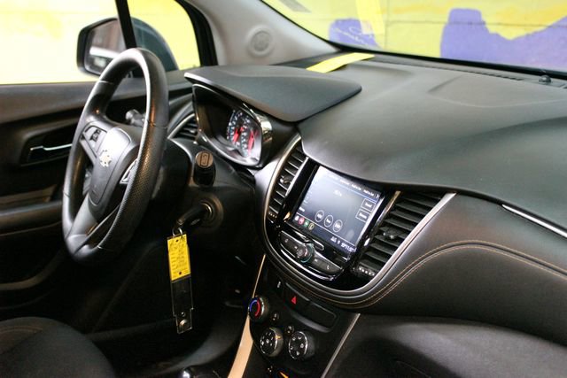 Used 2021 Chevrolet Trax LS w/ Tint and Cruise Package AWD/4WD image 10