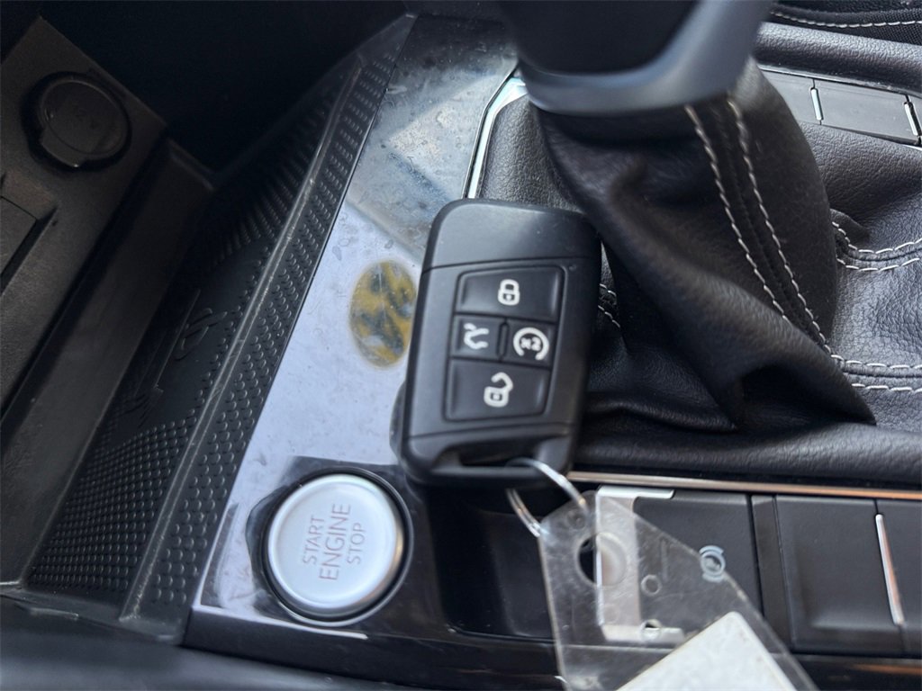 Used 2024 Volkswagen Taos SE image 30