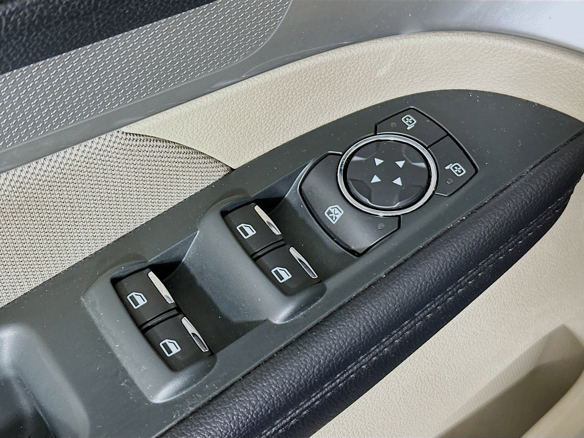 Used 2019 Ford Explorer FWD image 14