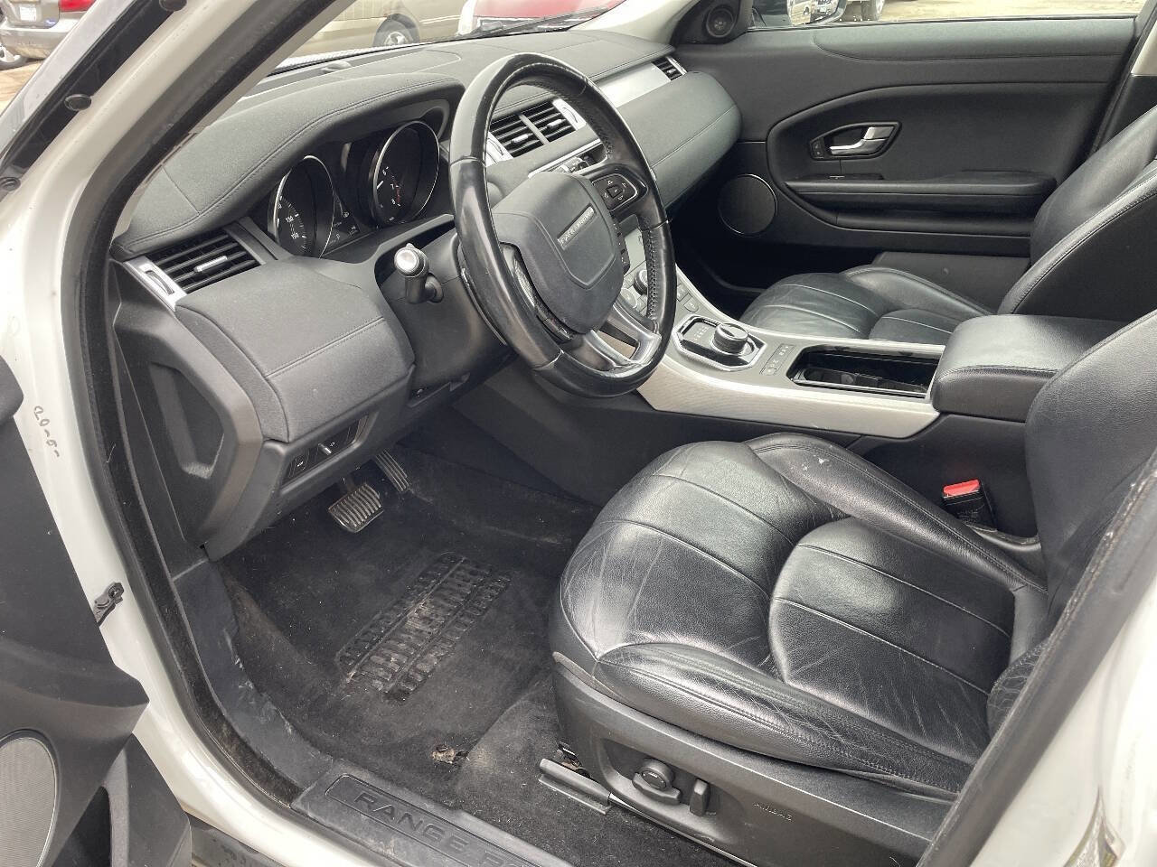 Used 2019 Land Rover Range Rover Evoque SE Premium image 11