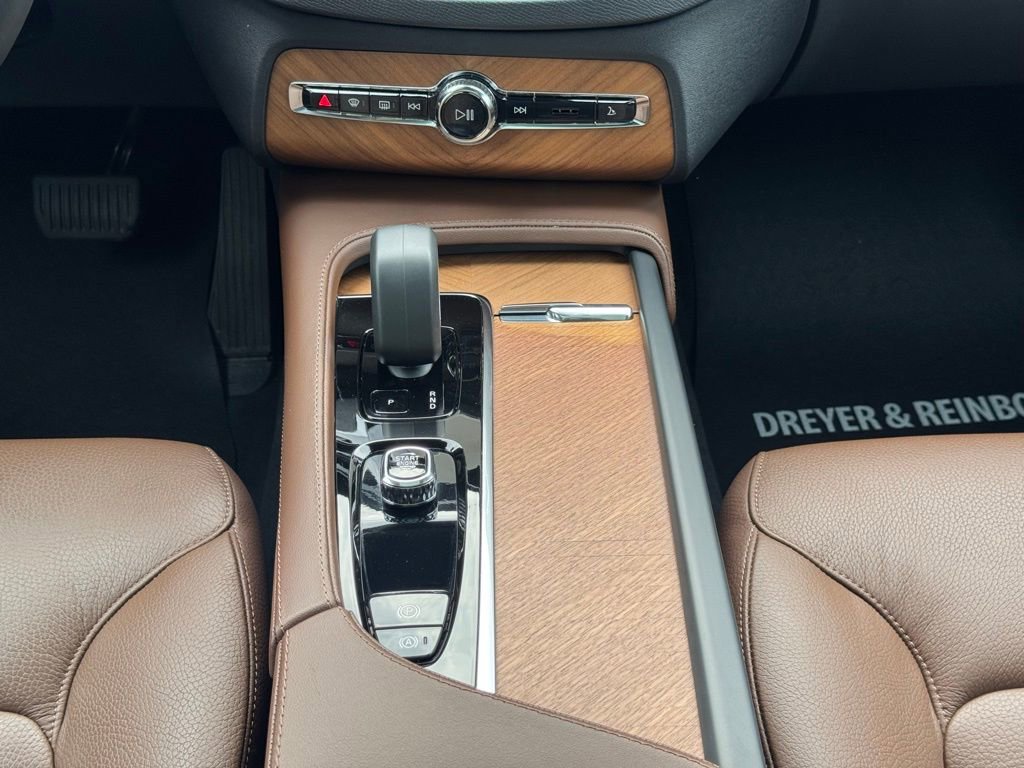 Used 2023 Volvo XC90 B5 Plus image 24