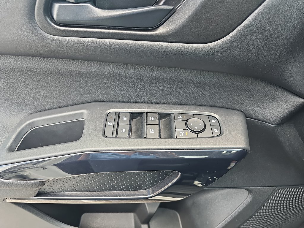 Used 2025 Nissan Pathfinder SV FWD image 26