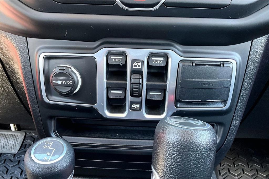 Used 2018 Jeep Wrangler Unlimited Sport S AWD/4WD image 14