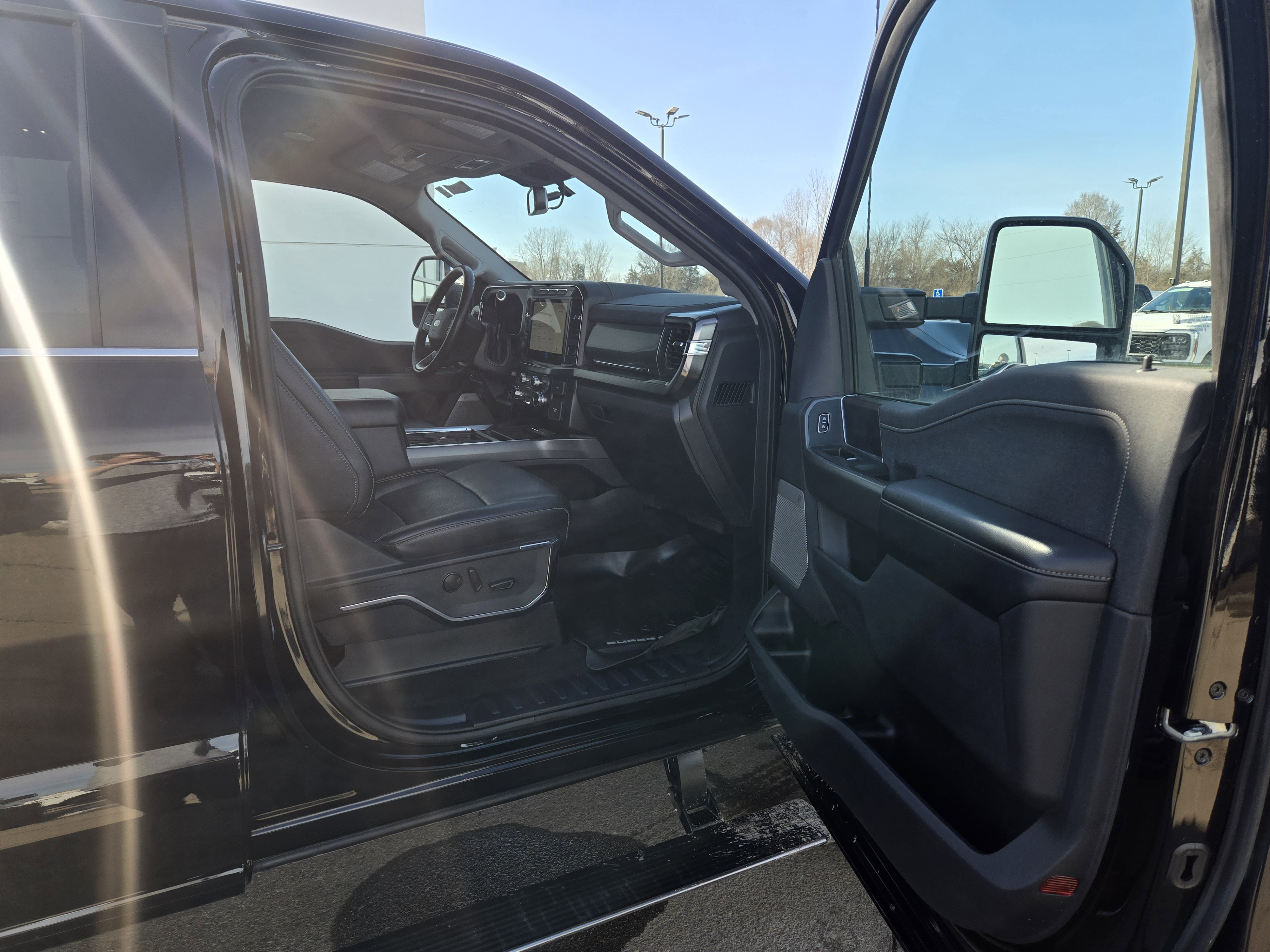 Used 2024 Ford F350 Lariat w/ Lariat Ultimate Package image 16