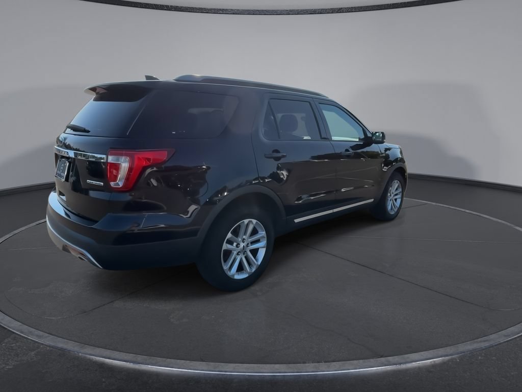 Used 2016 Ford Explorer XLT w/ Equipment Group 202A FWD image 8