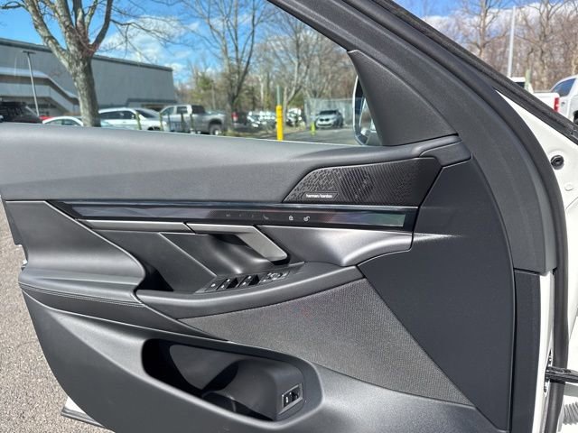 Used 2024 BMW i5 eDrive40i w/ M Sport Package RWD image 26