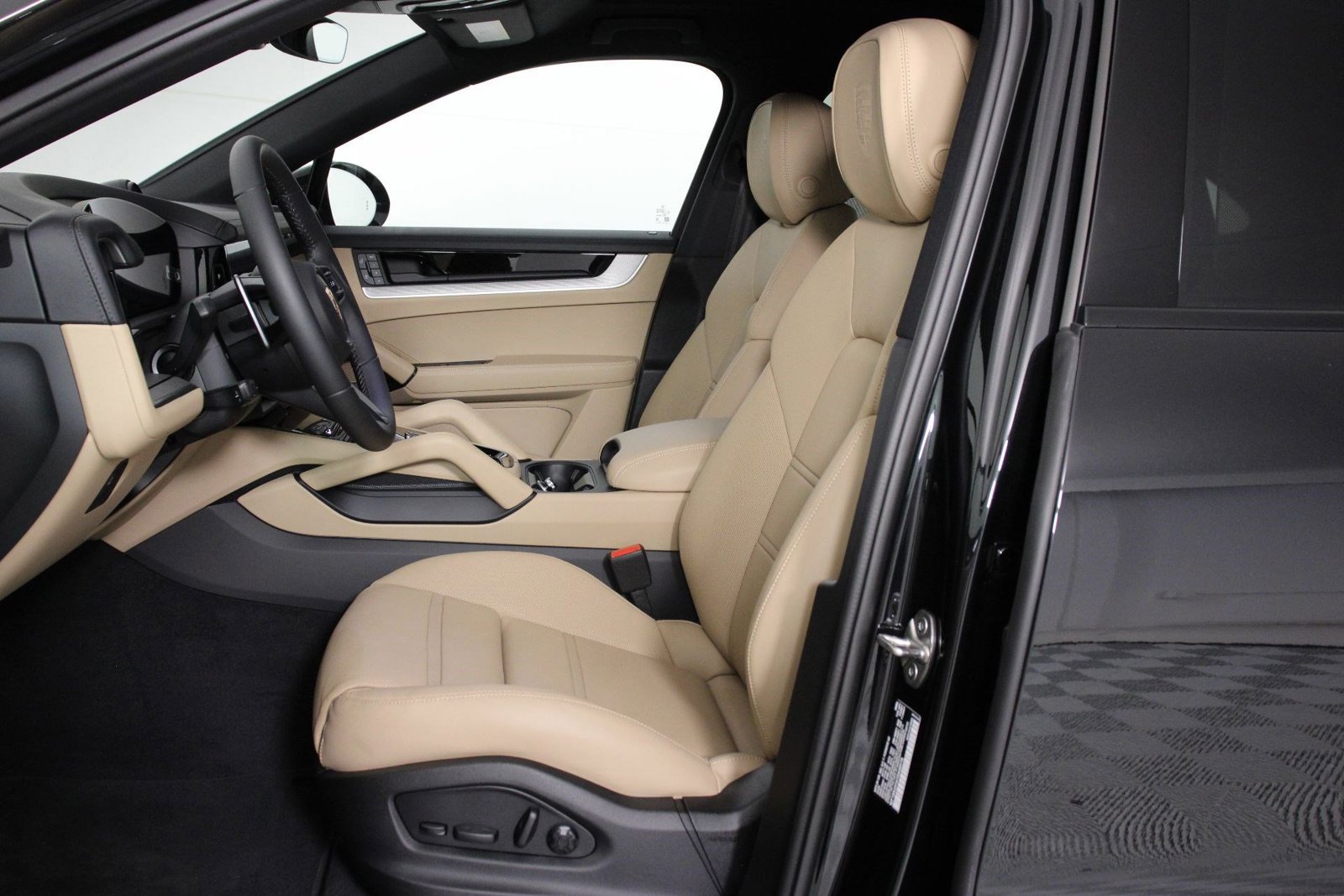 New 2026 Porsche Cayenne Coupe AWD/4WD image 5