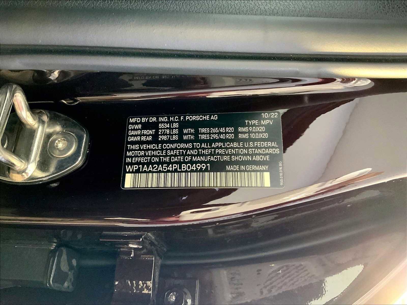 Certified 2023 Porsche Macan image 36