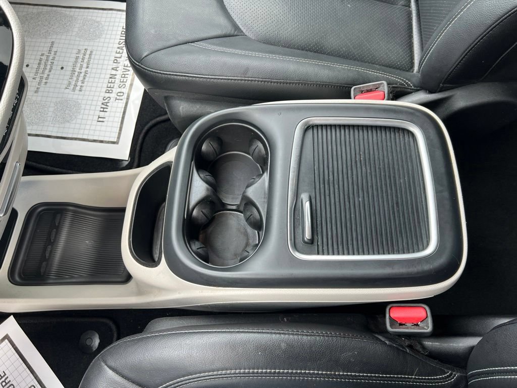 Used 2022 Chrysler Pacifica Touring-L FWD image 31
