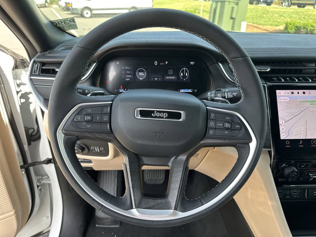 Used 2025 Jeep Grand Cherokee Limited image 12