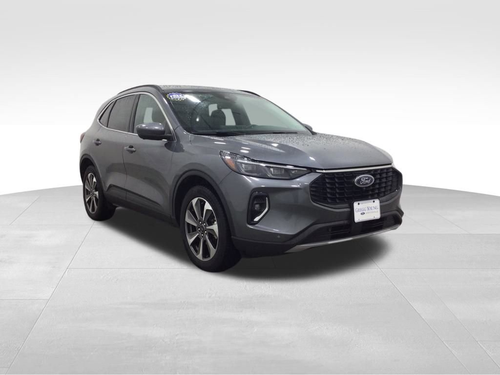 Used 2023 Ford Escape Platinum image 5