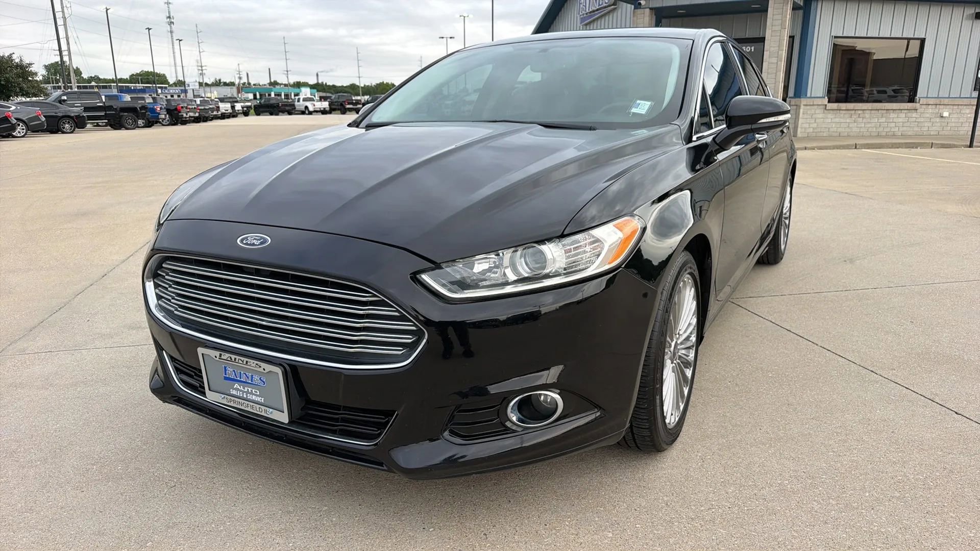 Used 2016 Ford Fusion Titanium FWD image 2