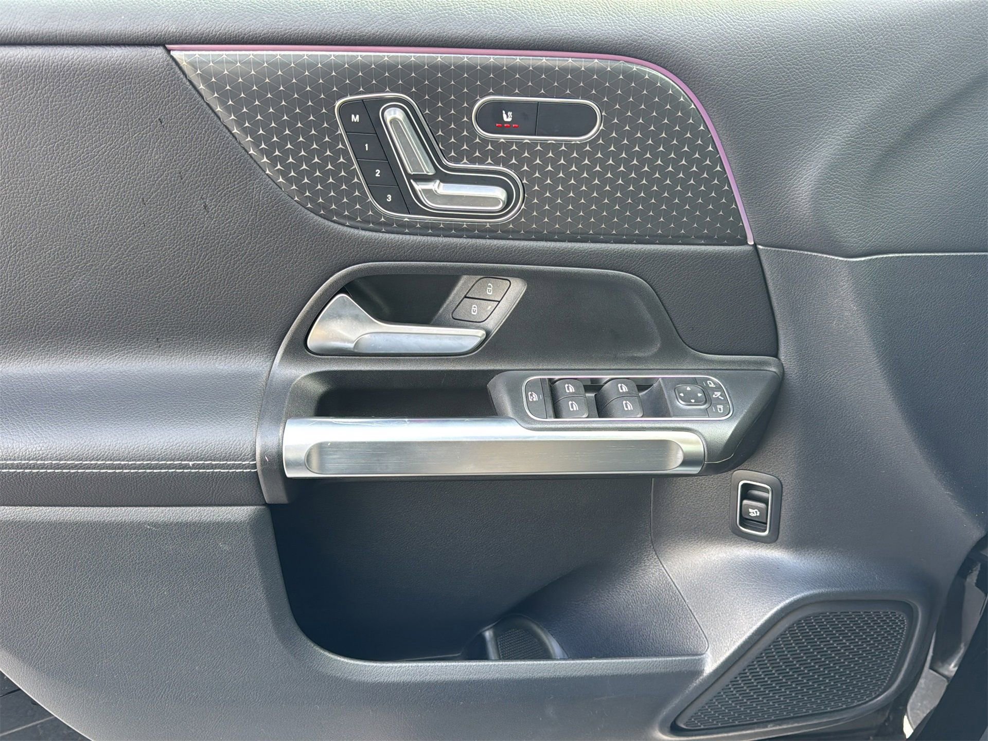 Certified 2025 Mercedes-Benz GLB 250 image 21