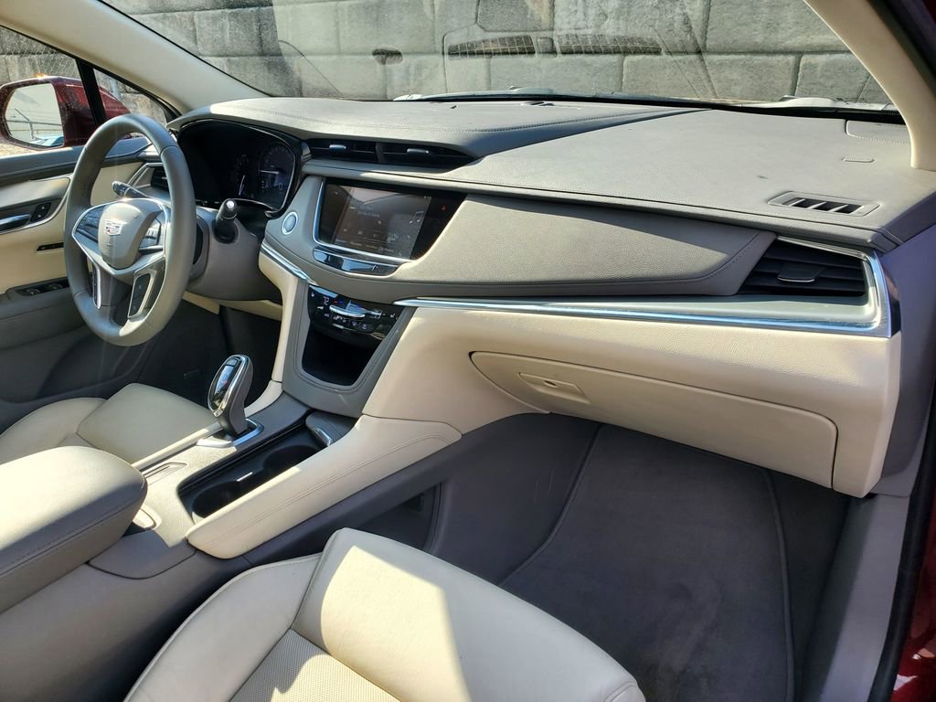 Used 2017 Cadillac XT5 Luxury w/ Driver Awareness Package FWD image 33
