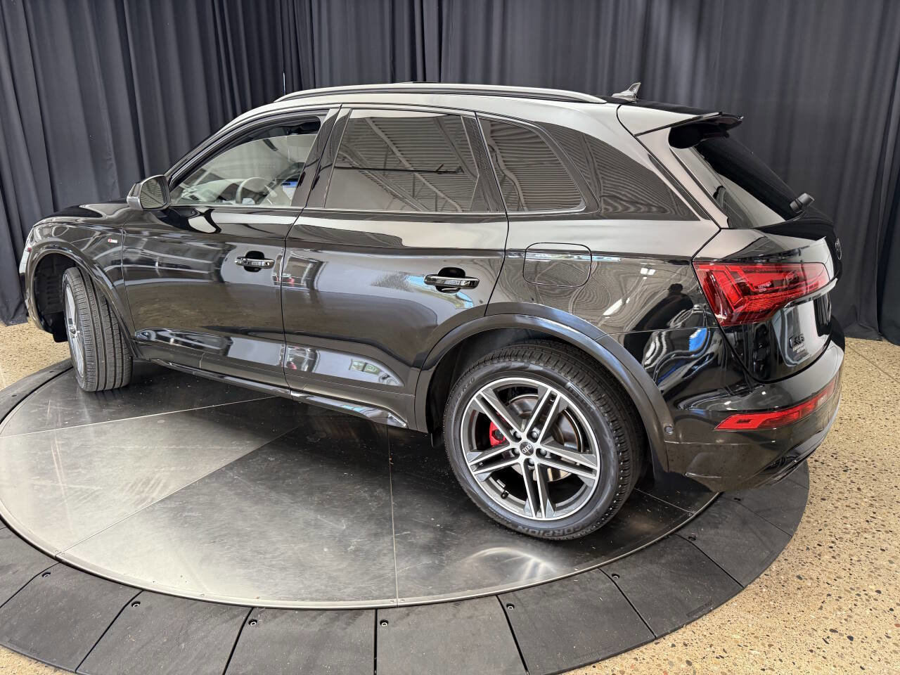 Used 2024 Audi Q5 e Prestige w/ Prestige Package image 12