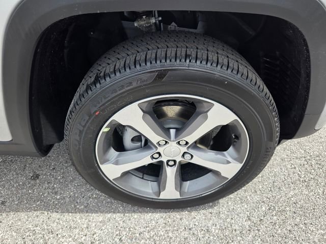 New 2026 Jeep Grand Cherokee Limited w/ Luxury Tech Group II RWD image 18
