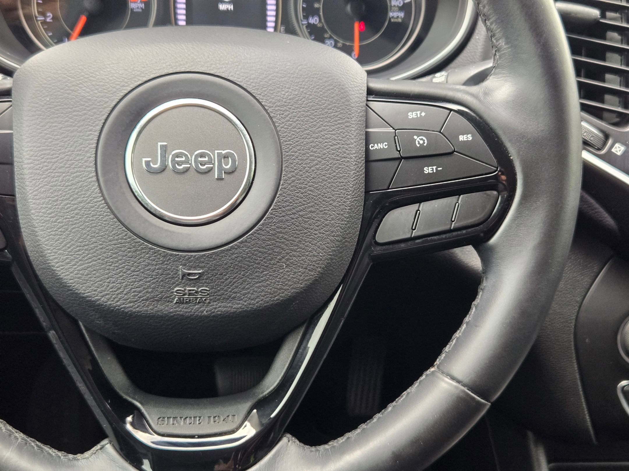 Used 2019 Jeep Cherokee Latitude Plus FWD image 19