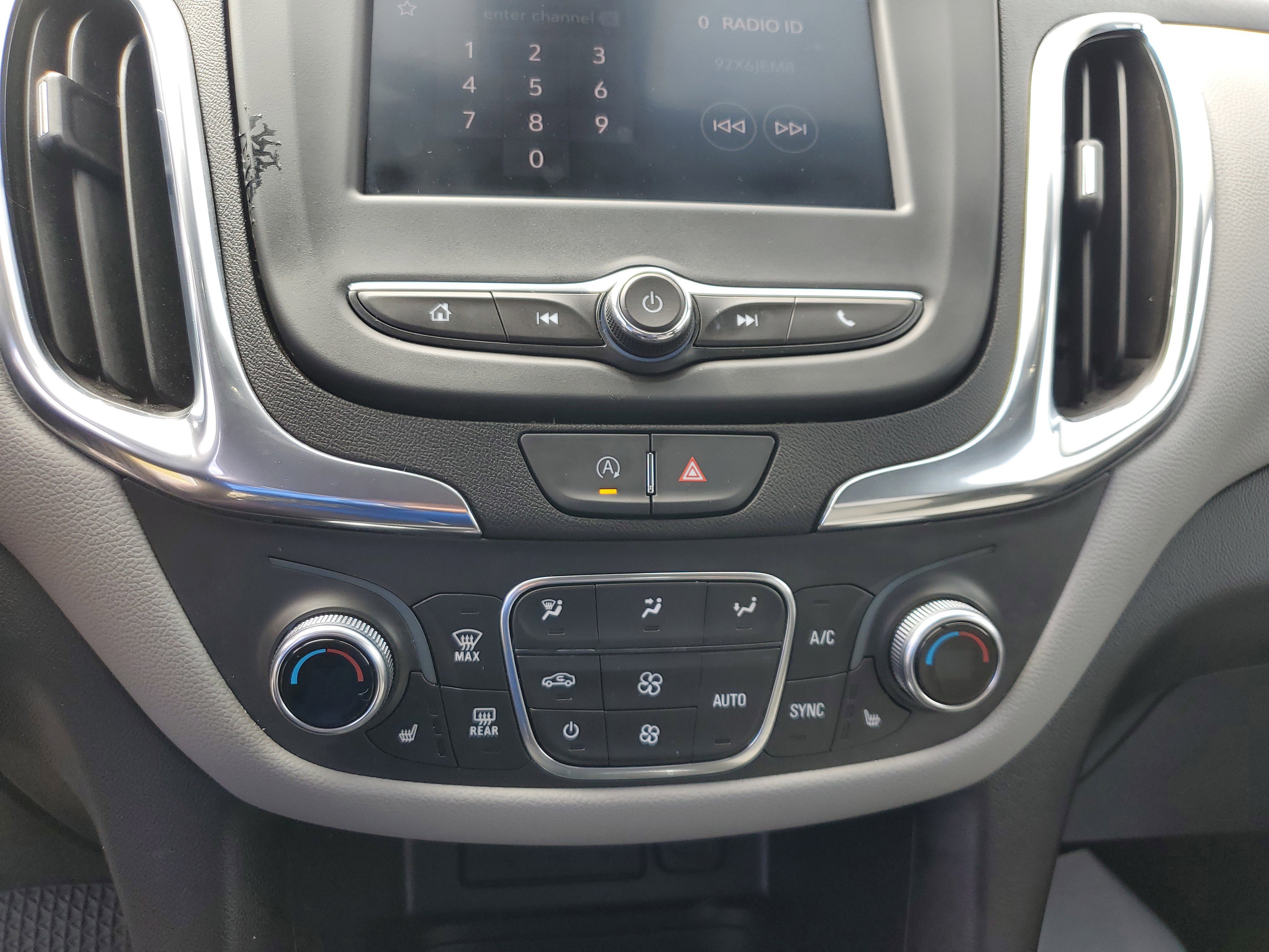 Used 2024 Chevrolet Equinox LT image 20