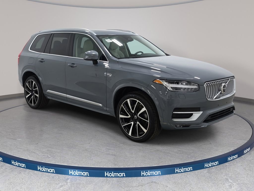 Used 2023 Volvo XC90 B6 Plus w/ Protection Package image 4