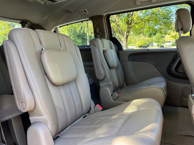 Used 2015 Chrysler Town & Country Touring-L w/ Driver Convenience Group FWD image 18