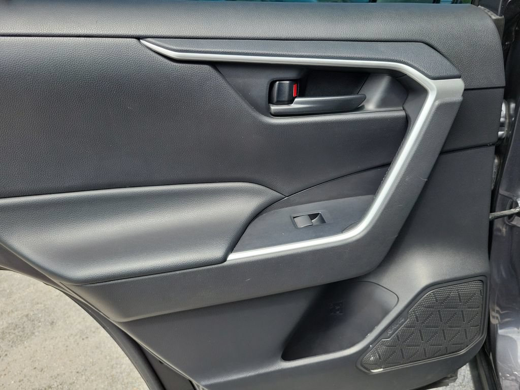 Used 2022 Toyota RAV4 LE FWD image 17