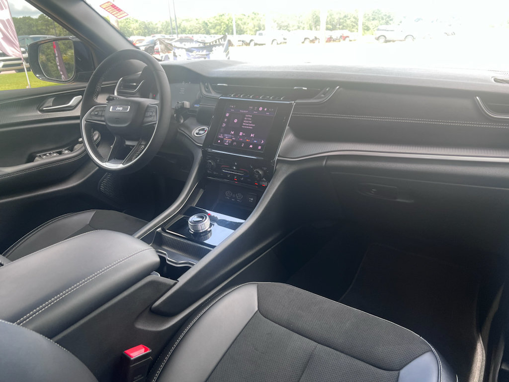 Certified 2025 Jeep Grand Cherokee Altitude RWD image 13