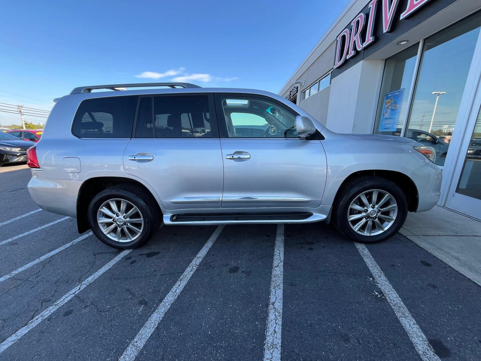 Used 2011 Lexus LX 570 4WD w/ Luxury Pkg image 9
