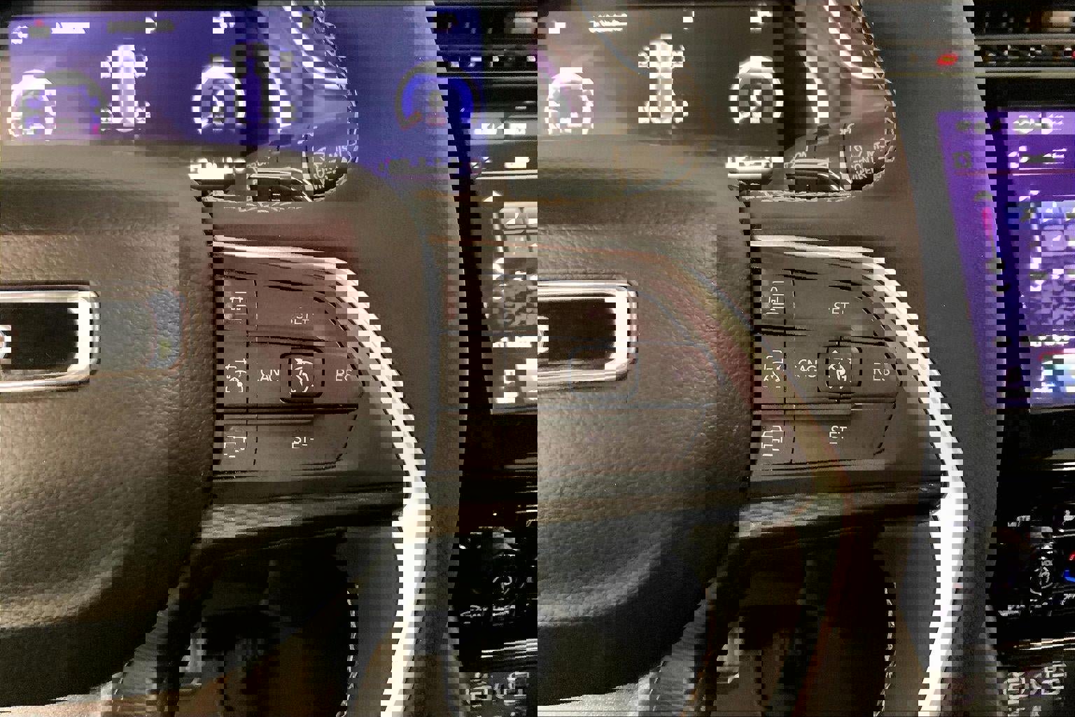 Used 2023 Jeep Grand Cherokee Laredo w/ Luxury Tech Group I image 19