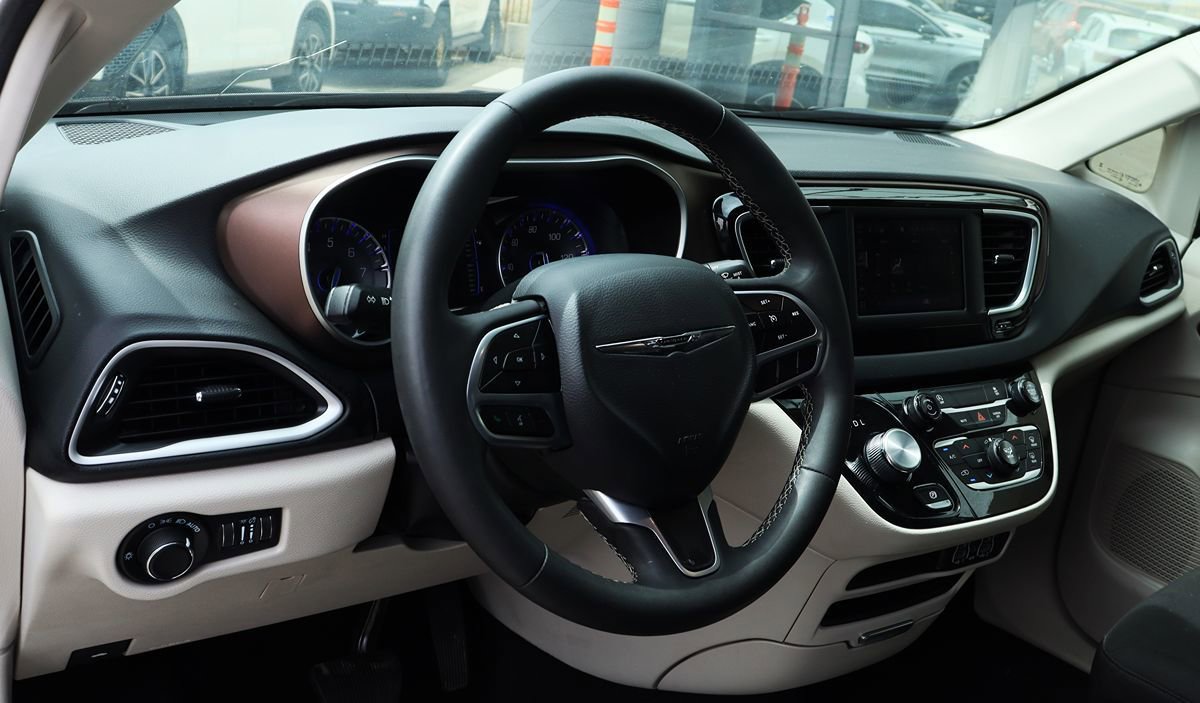 Used 2023 Chrysler Voyager LX FWD image 44