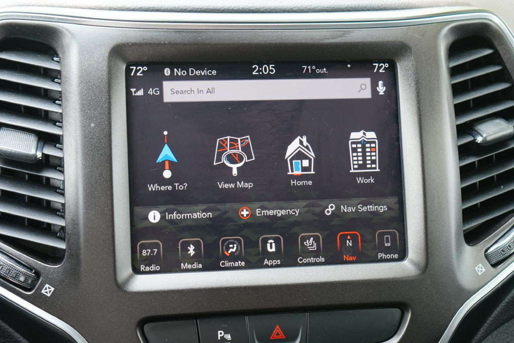 Used 2019 Jeep Cherokee Trailhawk AWD/4WD image 29