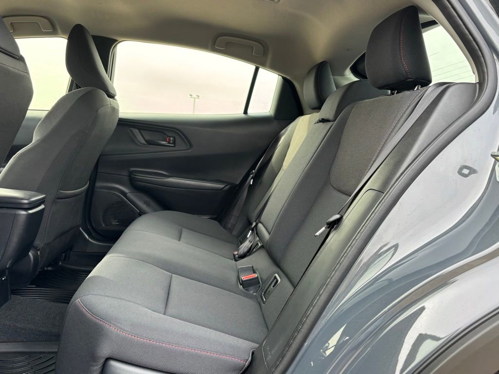 Used 2025 Toyota Prius Plug-In Hybrid image 11