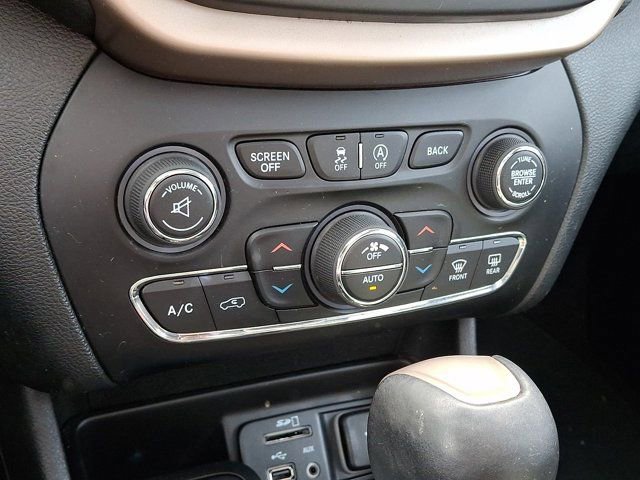 Used 2016 Jeep Cherokee Limited image 21