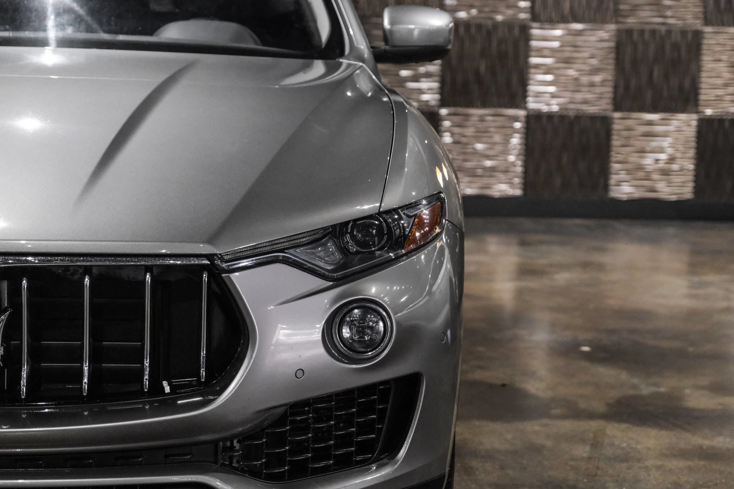 Used 2017 Maserati Levante AWD/4WD image 43