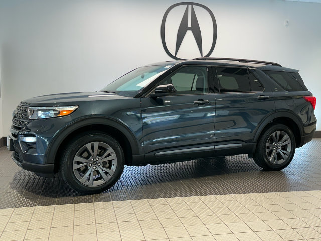 Used 2023 Ford Explorer XLT w/ Equipment Group 202A AWD/4WD image 2