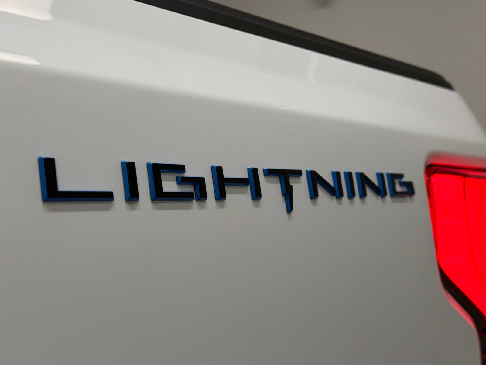 Used 2023 Ford F150 Lightning Lariat AWD/4WD image 18