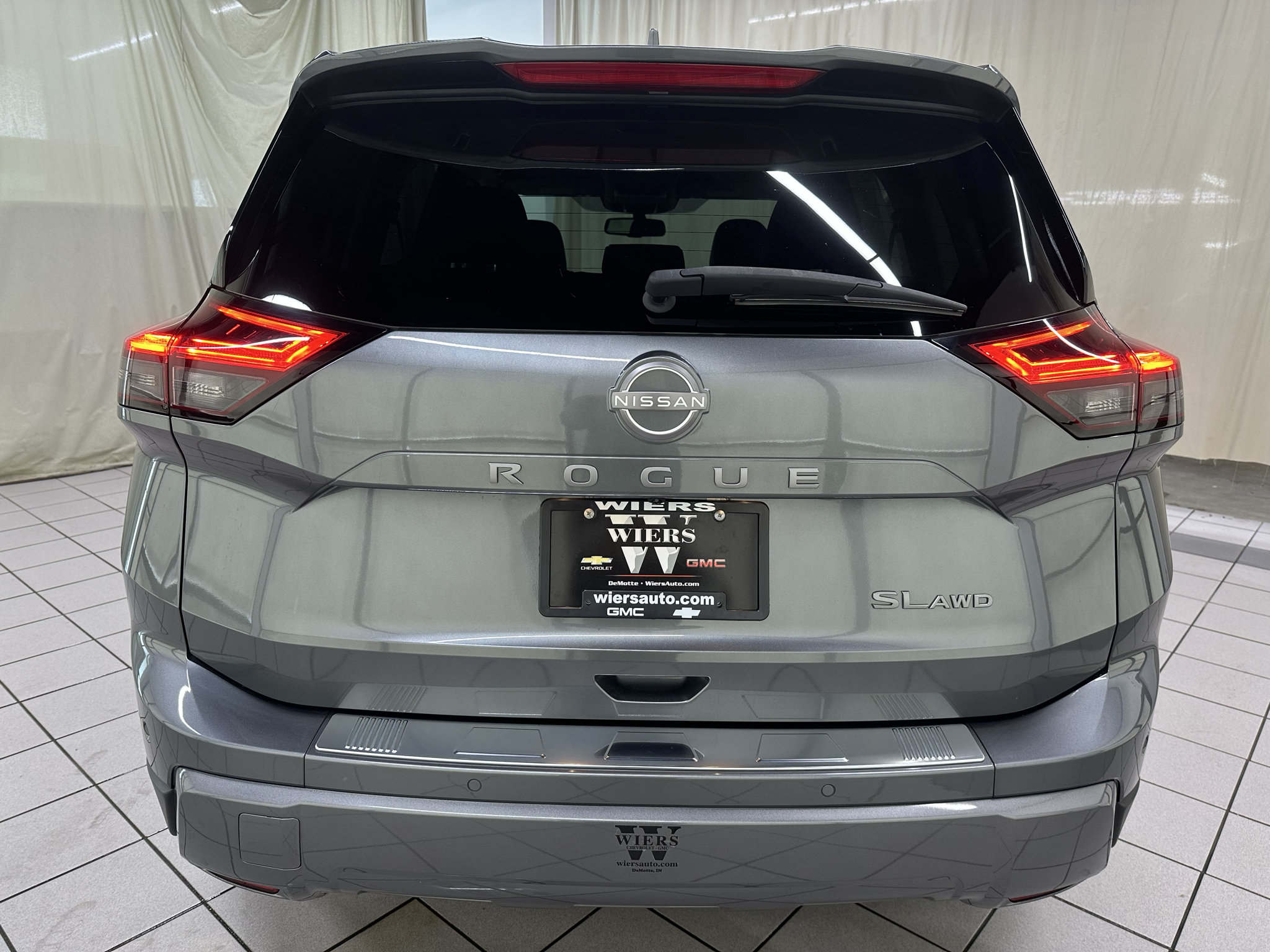 Used 2024 Nissan Rogue SL AWD/4WD image 6