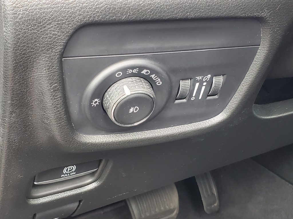 Used 2024 Jeep Grand Cherokee Limited w/ Luxury Tech Group II AWD/4WD image 12