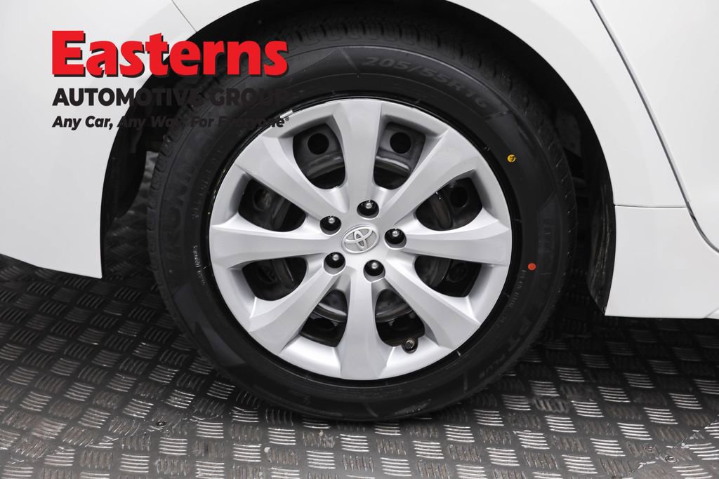 Used 2022 Toyota Corolla LE image 30