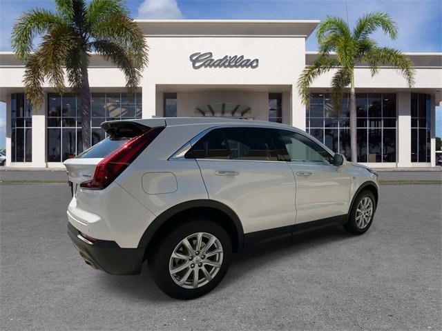 Certified 2023 Cadillac XT4 Luxury w/ Cold Weather Package image 15