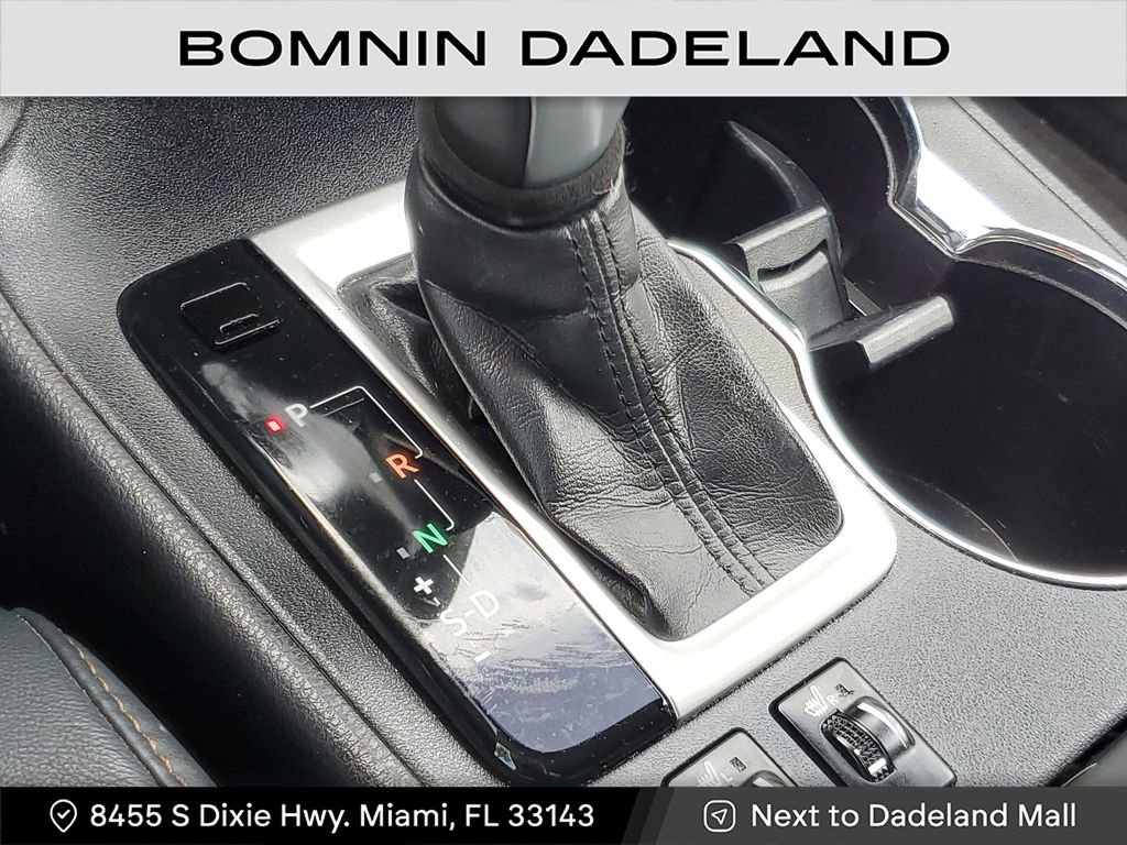 Used 2017 Toyota Highlander SE image 24