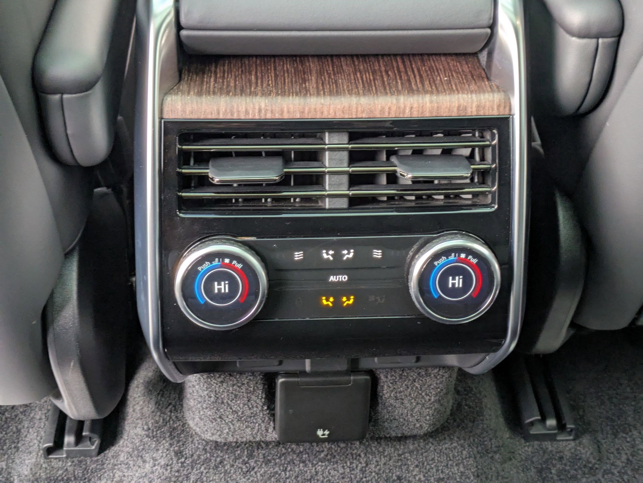 Certified 2023 Land Rover Range Rover SE image 26