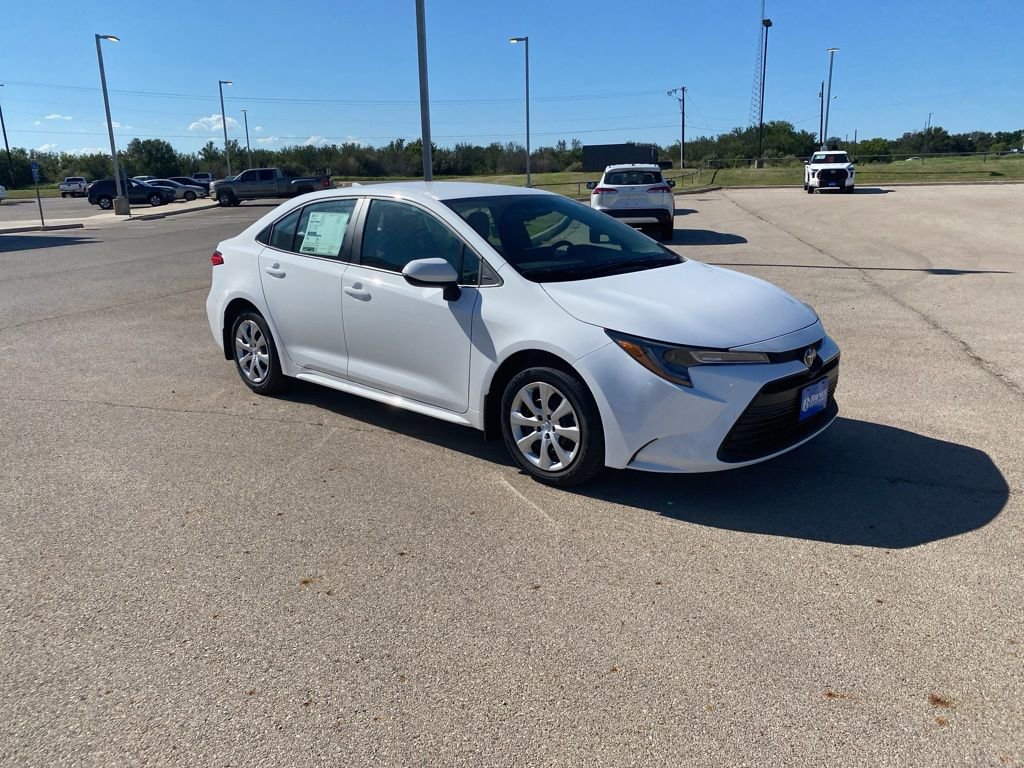 Used 2025 Toyota Corolla LE image 5