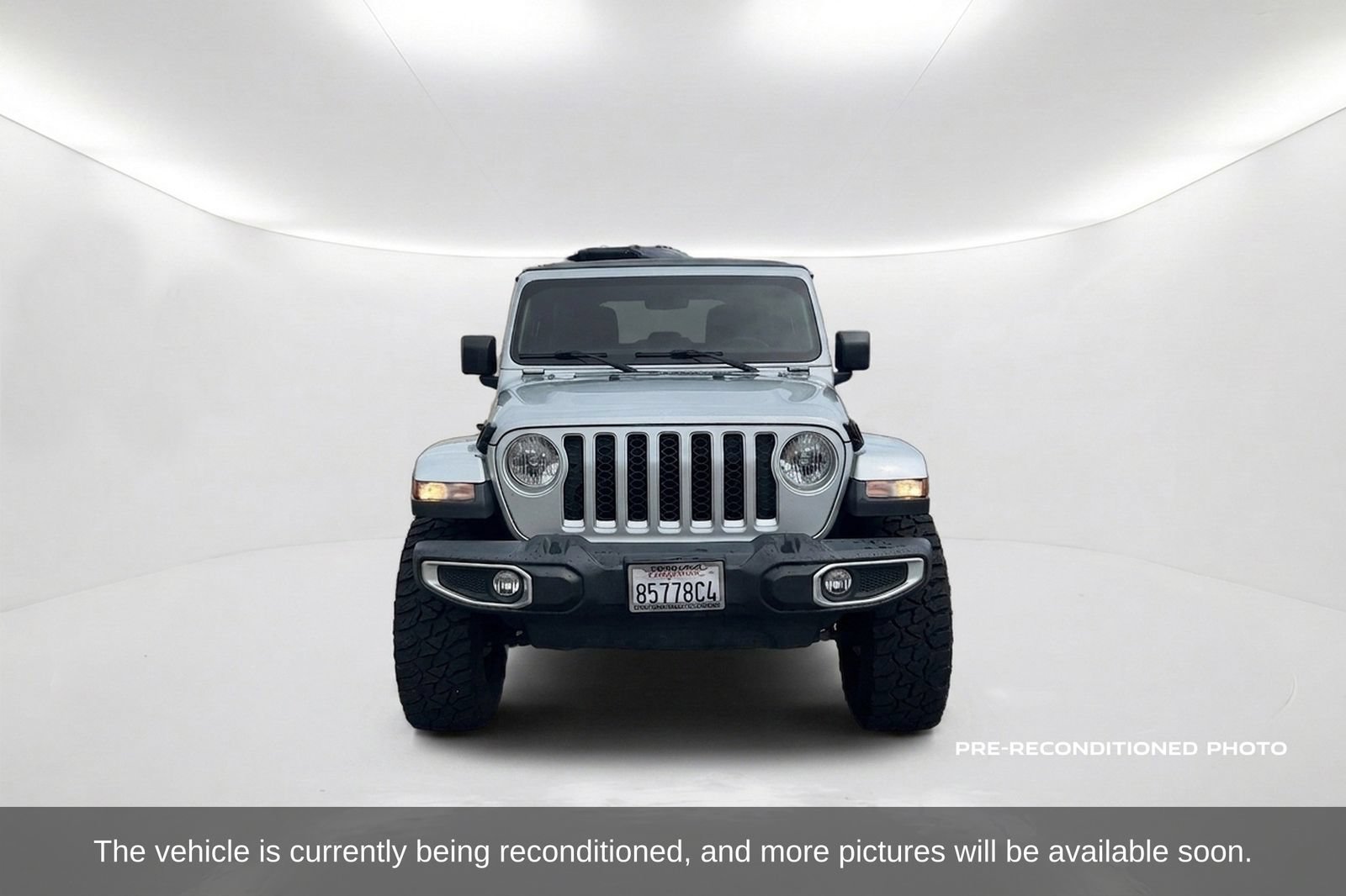 Used 2023 Jeep Gladiator Overland AWD/4WD image 2